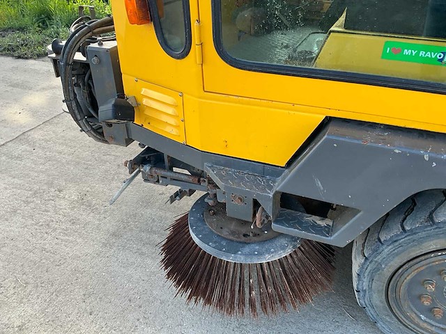 1992 ravo 5000 compact zelfrijdende veegmachine - afbeelding 8 van  26