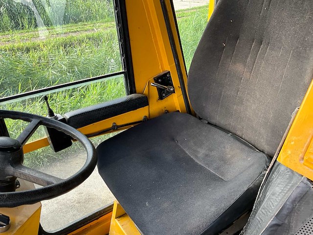 1992 ravo 5000 compact zelfrijdende veegmachine - afbeelding 15 van  26