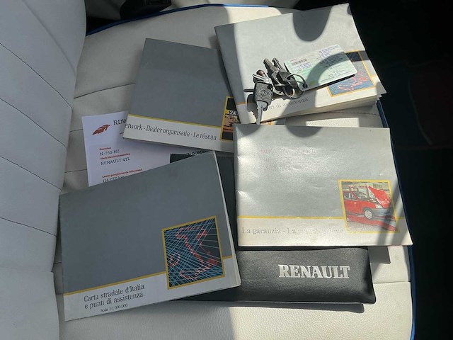 1992 renault 4 r 4 personenauto - afbeelding 20 van  29