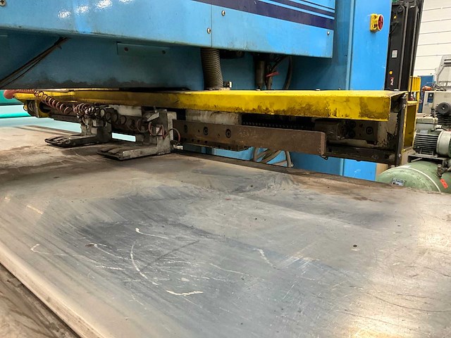 1992 safan honess hpc 250 cnc combi cnc ponsmachine - afbeelding 10 van  13