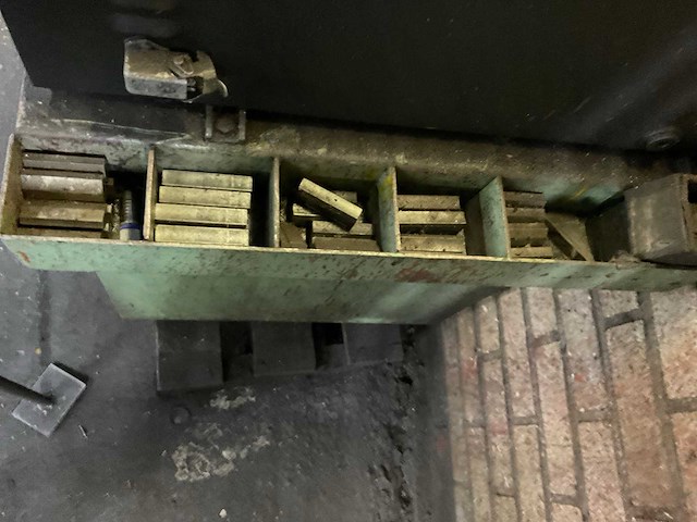 1992 uniflex hm 200 hydraulische slang pers - afbeelding 6 van  8