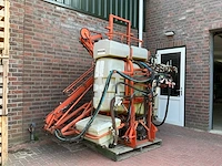 1993 douven gedragen veldspuit – 600 liter – ca. 12 m – hydraulisch - afbeelding 2 van  8