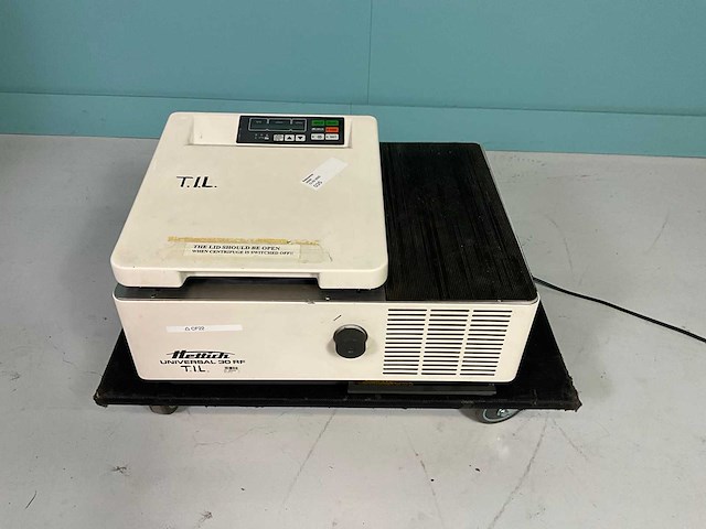 1993 hettich universal 30 rf centrifuge - afbeelding 1 van  6