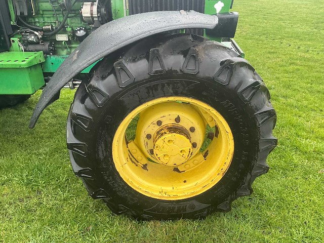 1993 john deere 2850 sa vierwielaangedreven landbouwtractor - afbeelding 28 van  36