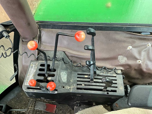 1993 john deere 3650 vierwielaangedreven landbouwtractor - afbeelding 21 van  32