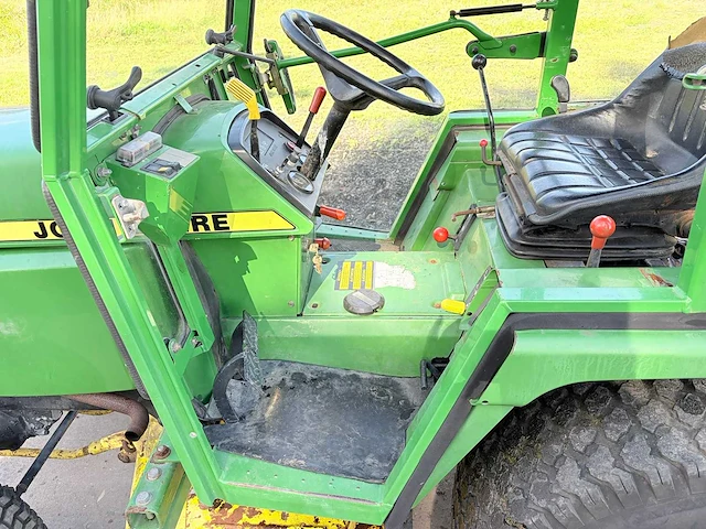 1993 john deere 855 - smalspoor- en compacttractor - afbeelding 10 van  27