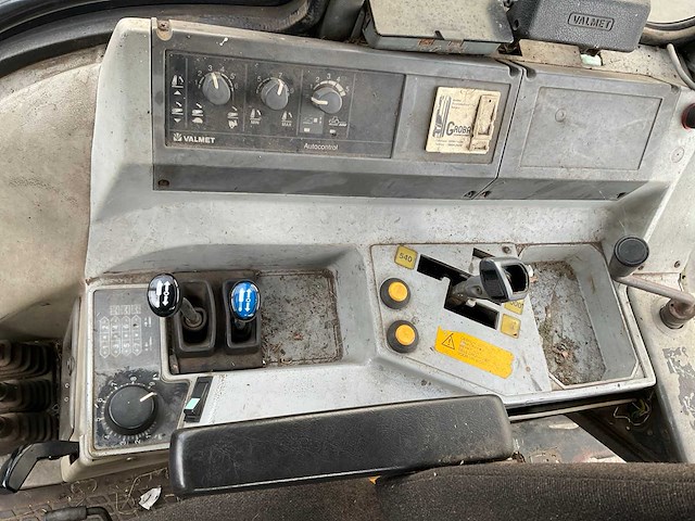 1993 valmet 8000 hi-trol vierwielaangedreven landbouwtractor - afbeelding 8 van  18