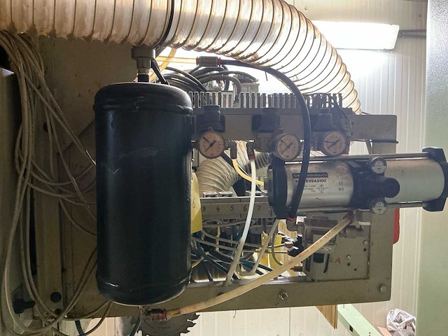 1994 bussellato s. master 150 cnc-freesmachine met reserveonderdelen - afbeelding 9 van  39