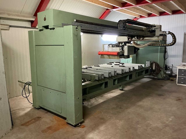 1994 bussellato s. master 150 cnc-freesmachine met reserveonderdelen - afbeelding 1 van  39