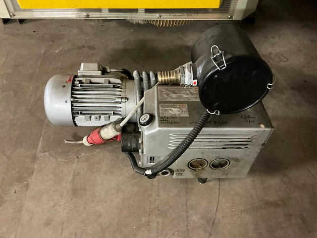 1994 bussellato s. master 150 cnc-freesmachine met reserveonderdelen - afbeelding 22 van  39