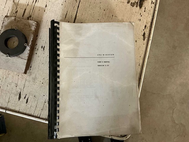 1994 bussellato s. master 150 cnc-freesmachine met reserveonderdelen - afbeelding 33 van  39