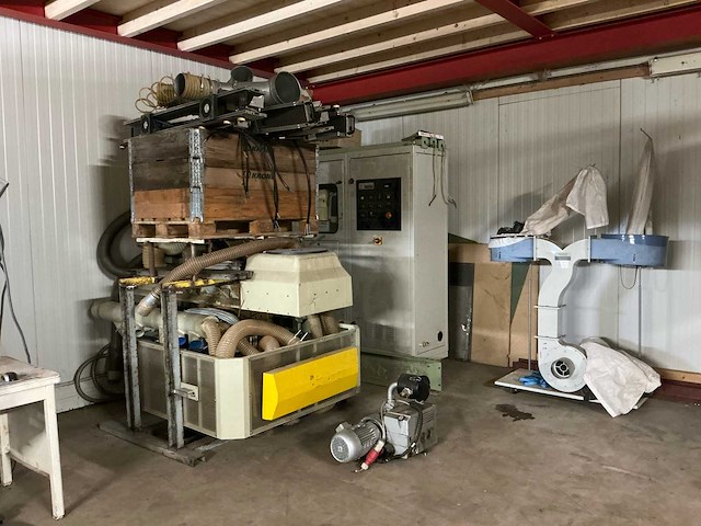 1994 bussellato s. master 150 cnc-freesmachine met reserveonderdelen - afbeelding 4 van  39