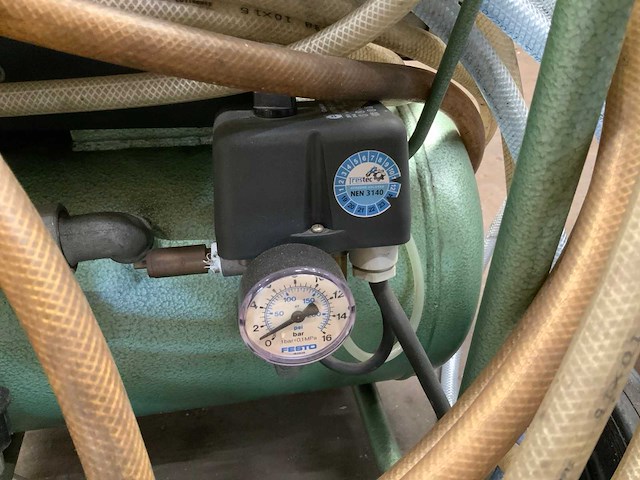 1994 creemers mobiel 195 schroefcompressor - afbeelding 2 van  3