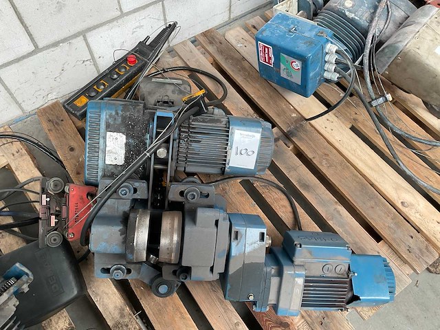 1994 demag dkun 5-500 k v1 f4 kettingtakel met loopkat - afbeelding 1 van  3