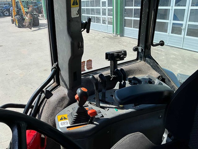 1994 ford 8670 vierwielaangedreven landbouwtractor - afbeelding 2 van  33