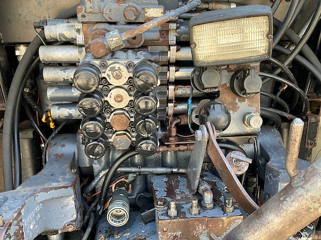 1994 ford 8670 vierwielaangedreven landbouwtractor - afbeelding 26 van  33
