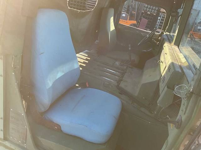 1994 humvee m 1097 a1 legervoertuig - afbeelding 11 van  22