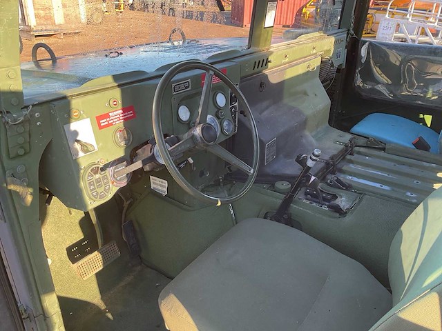 1994 humvee m 1097 a1 legervoertuig - afbeelding 19 van  22