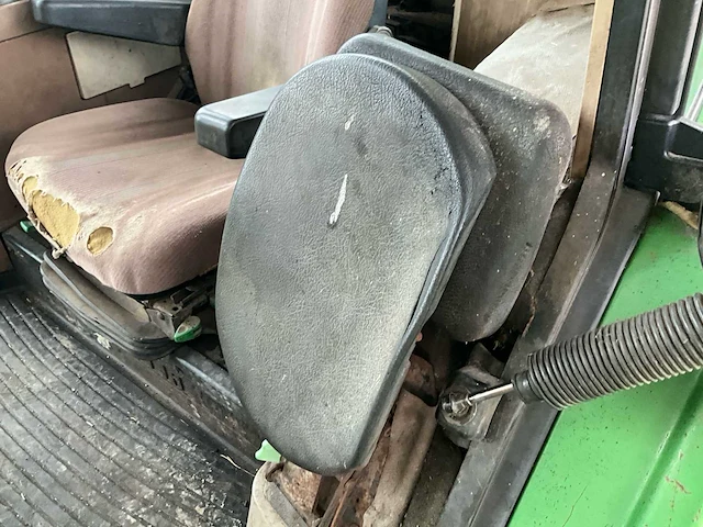 1994 john deere 6100 vierwielaangedreven landbouwtractor - afbeelding 17 van  37