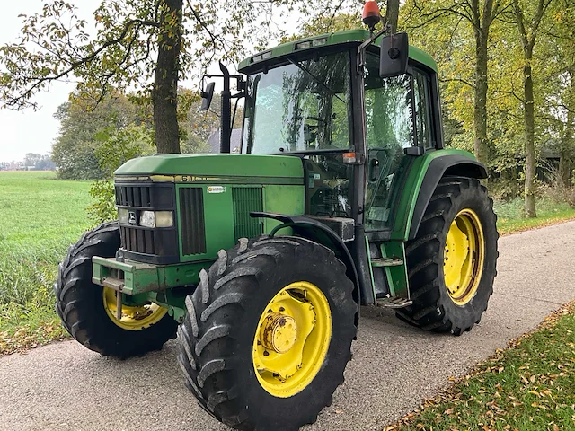 1994 john deere 6100 vierwielaangedreven landbouwtractor - afbeelding 1 van  28