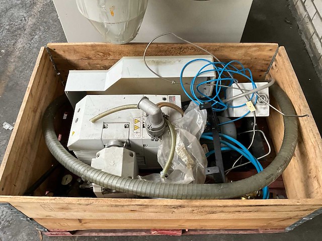 1994 leybold ag master met 240 vacuüm metallisatie-/ pvd coating installatie - afbeelding 4 van  13