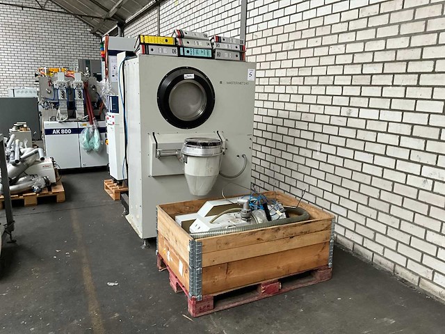 1994 leybold ag master met 240 vacuüm metallisatie-/ pvd coating installatie - afbeelding 6 van  13