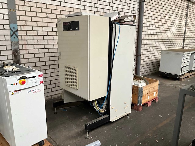 1994 leybold ag master met 240 vacuüm metallisatie-/ pvd coating installatie - afbeelding 8 van  13