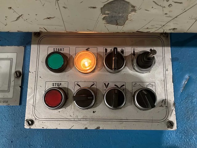1994 lvd var 250/6 hydraulische uithoekmachine - afbeelding 2 van  16