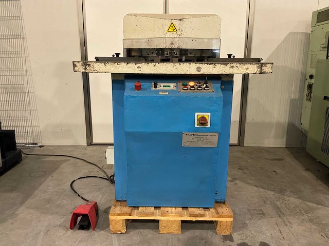 1994 lvd var 250/6 hydraulische uithoekmachine - afbeelding 1 van  16