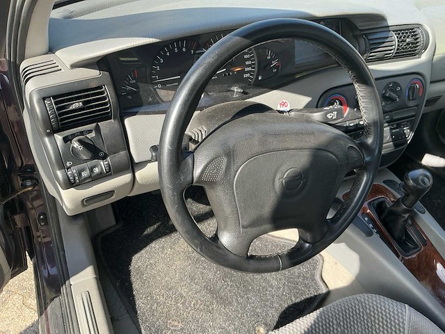 1994 opel omega 2.0i-16v gl personenauto - afbeelding 2 van  6