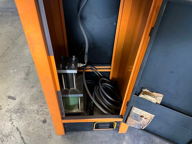 1994 stern 8.406.000 pneumatische buigmachine - afbeelding 5 van  5