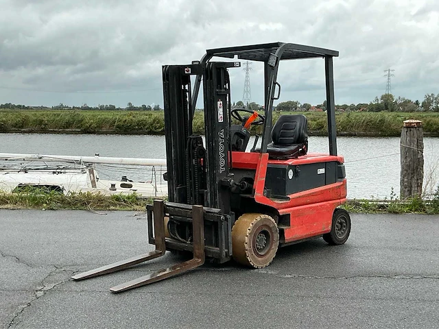 1994 toyota fbm25 vorkheftruck elektrisch - afbeelding 1 van  12