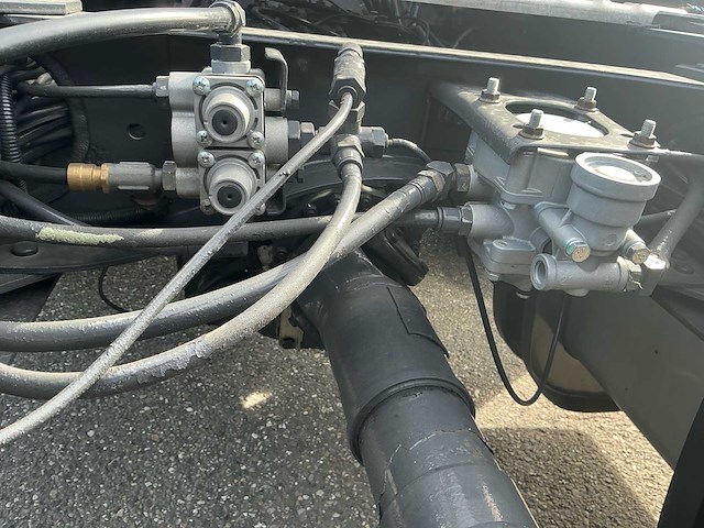 1994 volvo f16 oldtimer vrachtwagen - afbeelding 36 van  84