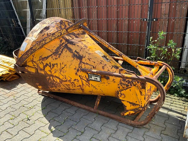 1995 beco 600lr betonkubel - afbeelding 1 van  4