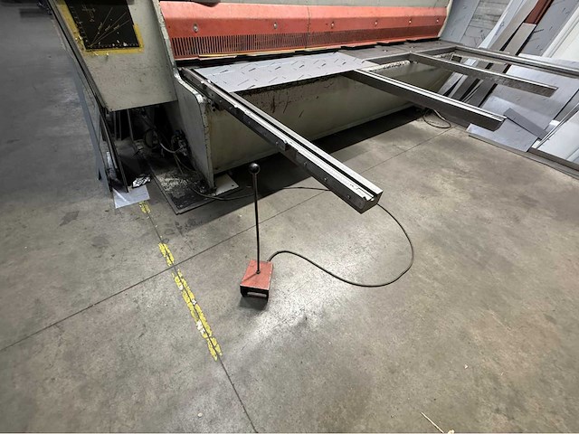 1995 beyeler v.r 6.5x3070 pons- en knipmachine - afbeelding 4 van  10