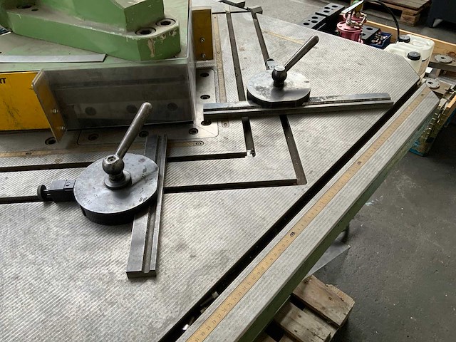 1995 boschert lb 13 futura hydraulische uithoekmachine plus pons index kop - afbeelding 1 van  1