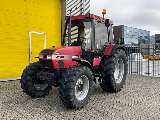 1995 case ih 4240 vierwielaangedreven landbouwtractor - afbeelding 1 van  22