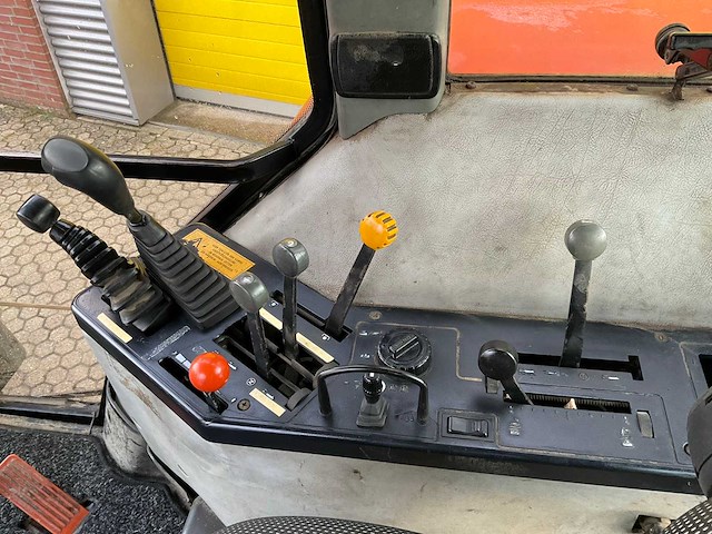 1995 case ih 5140a vierwielaangedreven landbouwtractor - afbeelding 17 van  28