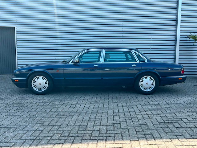 1995 daimler 4.0 4.0 six personenauto - afbeelding 2 van  3