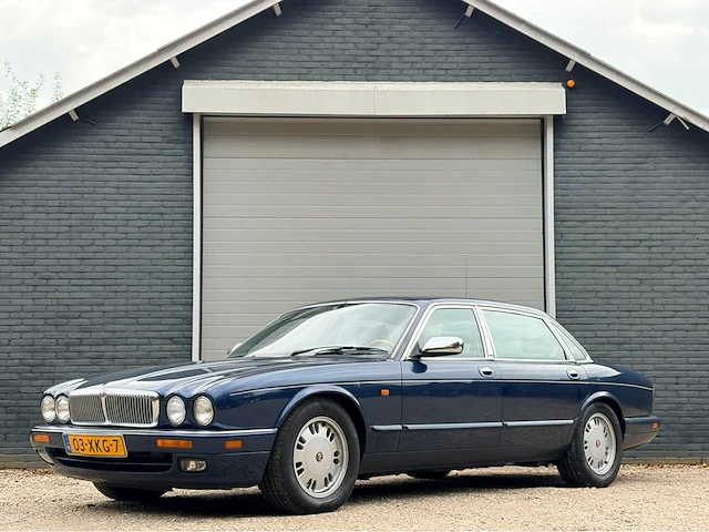 1995 daimler 4.0 automaat 4.0 six personenauto - afbeelding 1 van  13