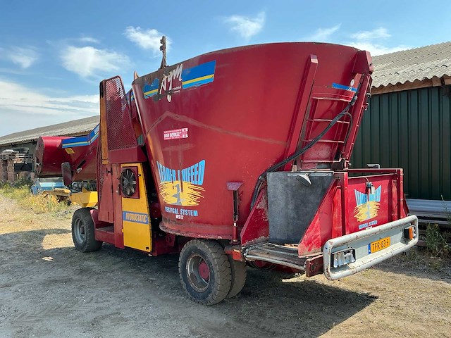 1995 jf-stoll leader unifeed ws12 hydrostatic zelfrijdende voermengwagen - afbeelding 22 van  31
