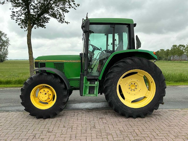 1995 john deere 6100 vierwielaangedreven landbouwtractor - afbeelding 2 van  17
