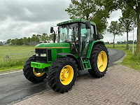 1995 john deere 6100 vierwielaangedreven landbouwtractor - afbeelding 1 van  17