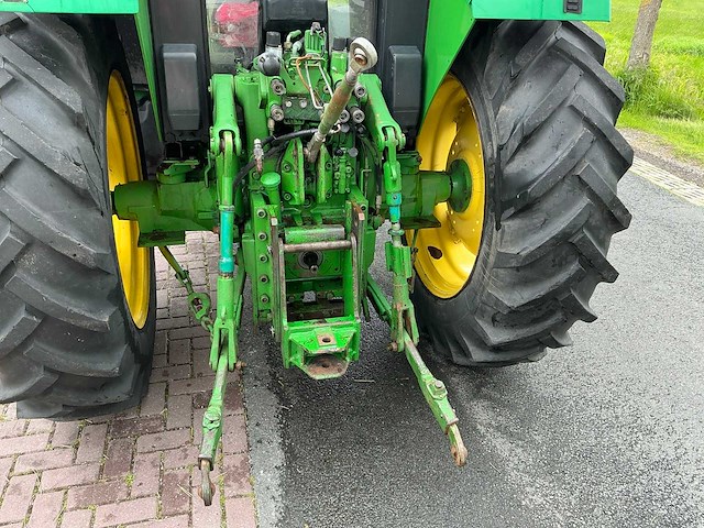 1995 john deere 6100 vierwielaangedreven landbouwtractor - afbeelding 16 van  17