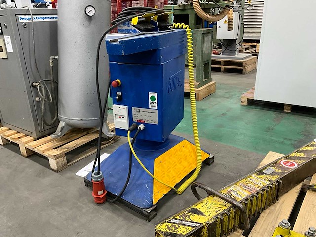 1995 jutec modell 6000 buigmachine - afbeelding 1 van  8