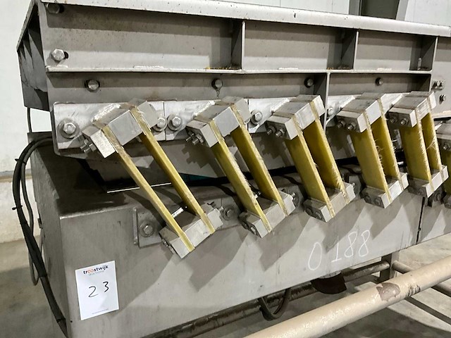 1995 kiroestein triller - afbeelding 9 van  13