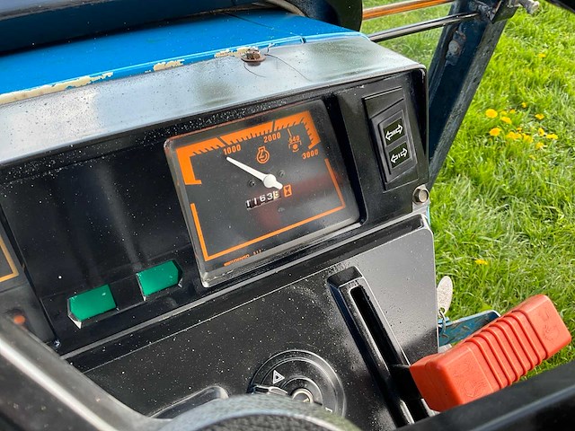 1995 new holland 1520 smalspoor- en compacttractor - afbeelding 7 van  11
