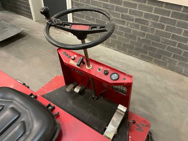 1995 rcm r 850 e/1 zelfrijdende veegmachine - afbeelding 9 van  12