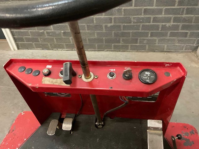 1995 rcm r 850 e/1 zelfrijdende veegmachine - afbeelding 10 van  12