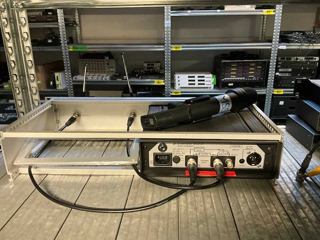 1995 sennheiser em2004uhf draadloos microfoon systeem - afbeelding 4 van  5